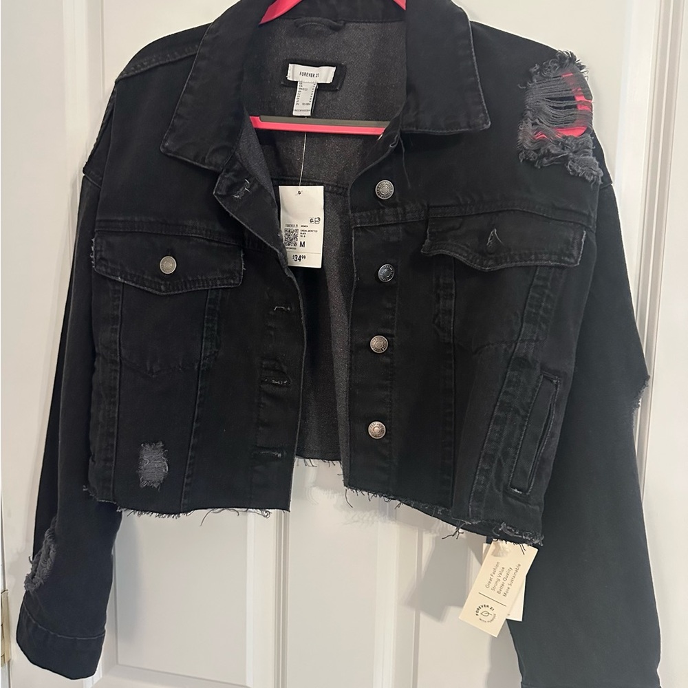 ❤️ 2/$25 NWT - Forever 21 Black Distressed Denim Jacket Size Medium